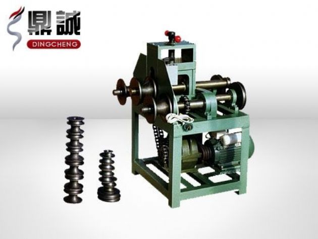 點擊查看詳細信息<br>標題：立式多功能滾動式彎管機 閱讀次數：5146