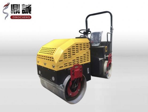 點擊查看詳細信息<br>標題：2.5噸全液壓座駕式振動壓路機 閱讀次數：13228